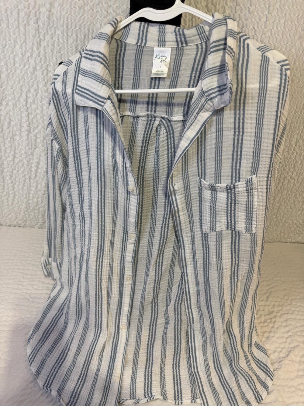 Kona Sol White and Blue Striped Casual Button-Down Shirt